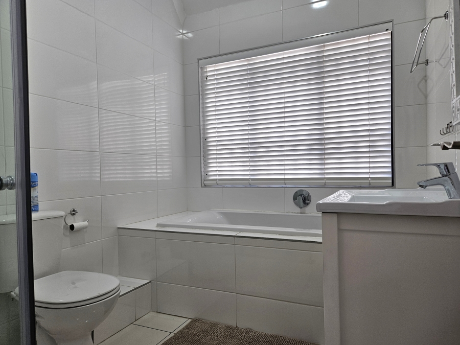 5 Bedroom Property for Sale in Wavecrest Eastern Cape